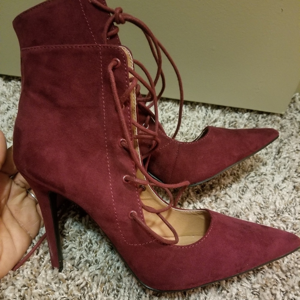 Burgundy strappy heel pump